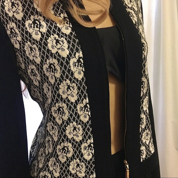 ST. JOHN KNIT JACKET SIZE 6 MINT CONDITION - Picture 4 of 10